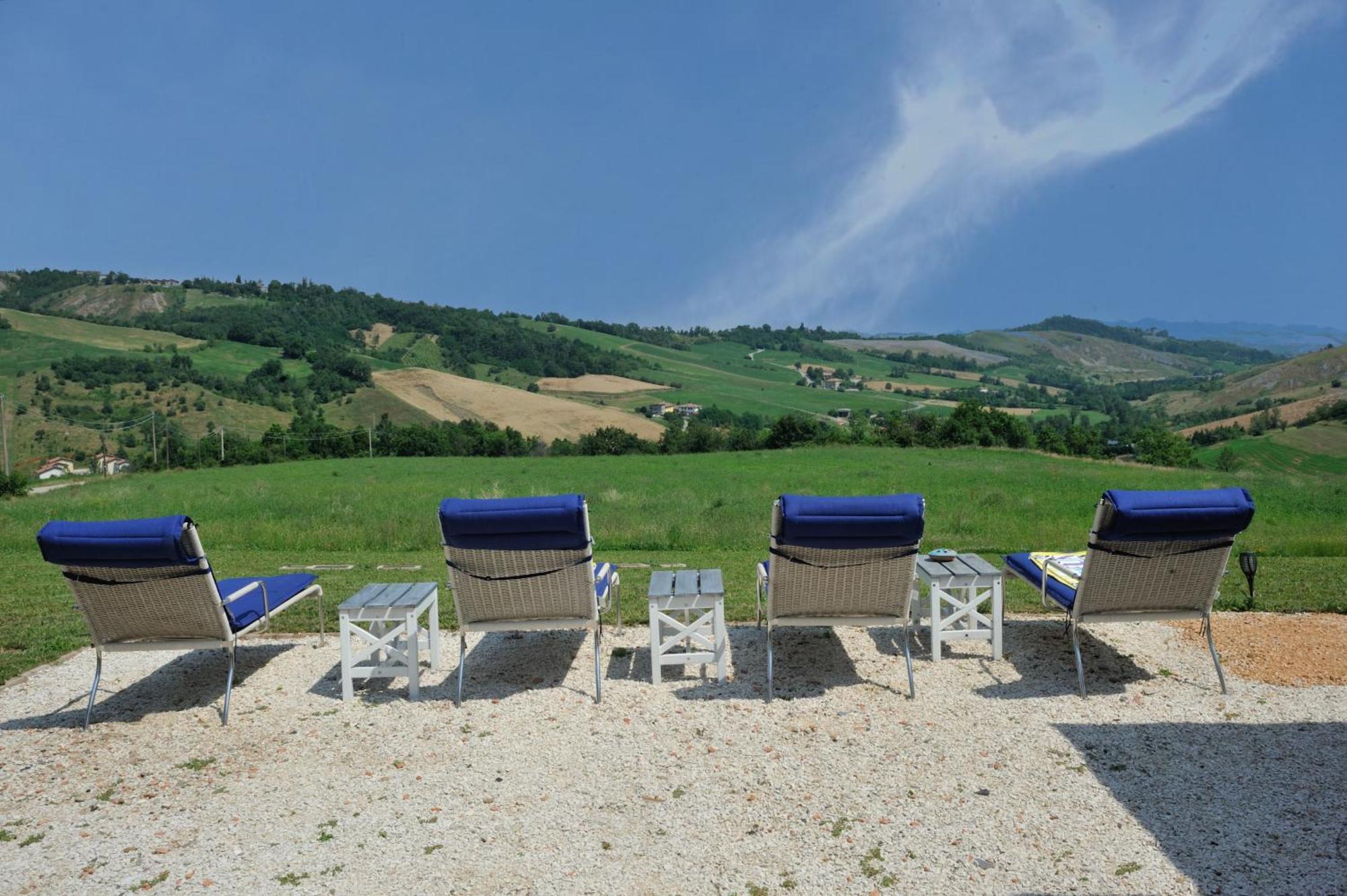 Borgo Stanzano Aparthotel Zocca Bagian luar foto